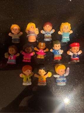 Fisher-Price Little People Style Figure Set - Multicolor Characters